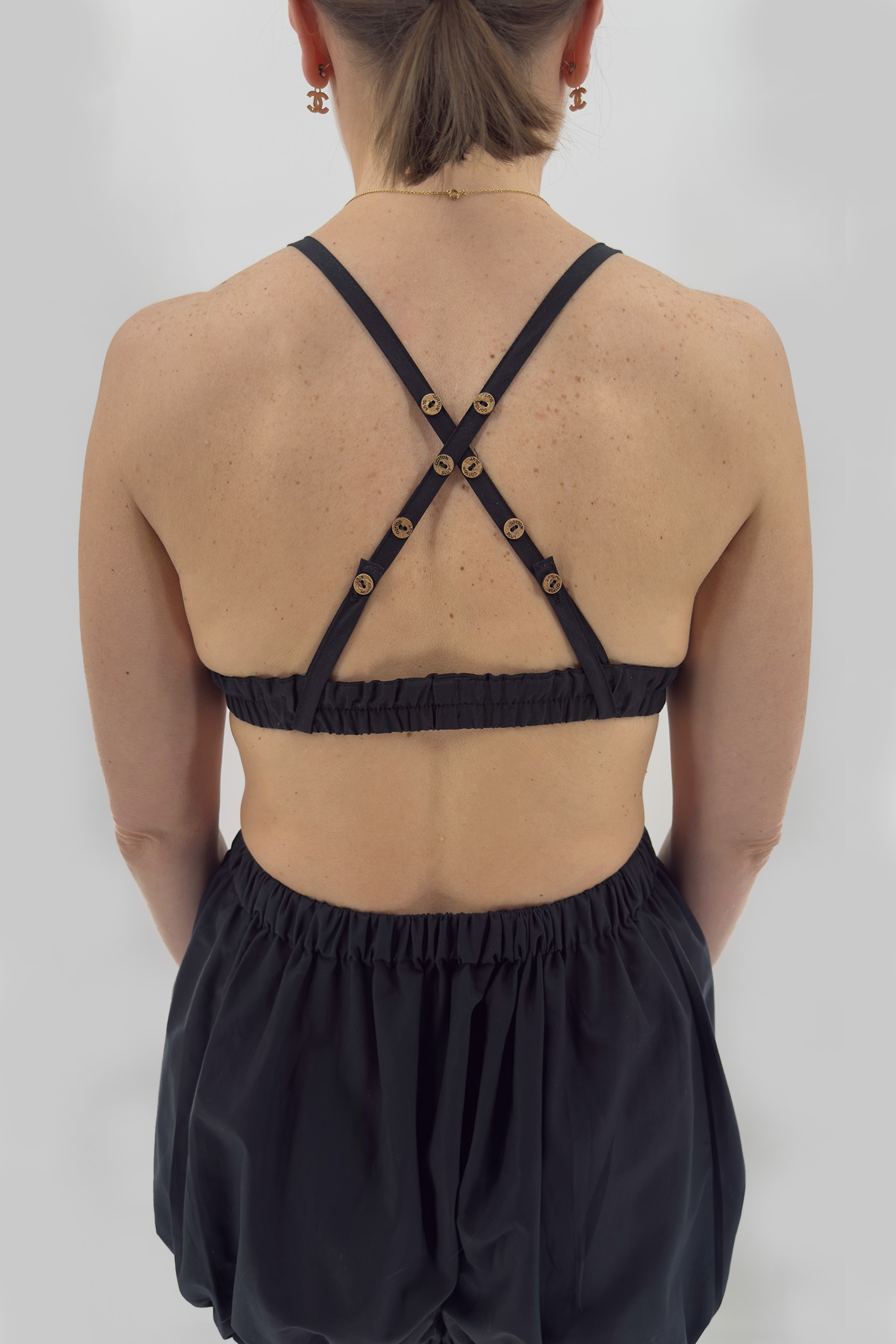 Bra-black-back-crossstrapped